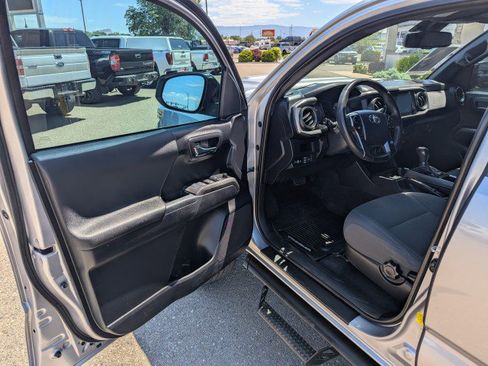 Used 2019 Toyota Tacoma TRD Sport AWD/4WD image 8