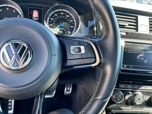 Used 2017 Volkswagen Golf R 4-Door image 21