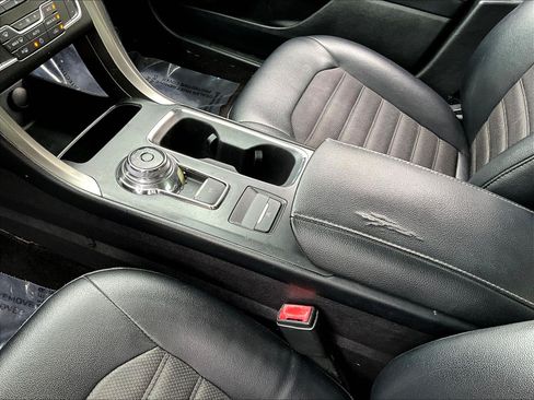 Used 2017 Ford Fusion SE w/ Equipment Group 201A FWD image 18