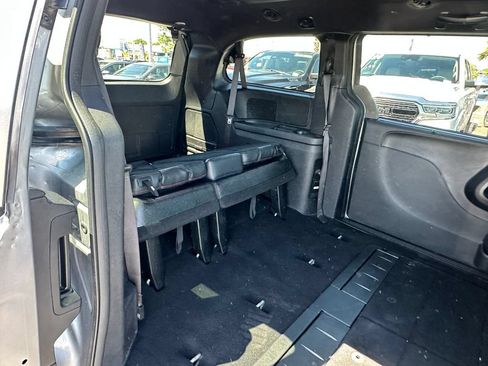 Used 2019 Dodge Grand Caravan GT FWD image 17