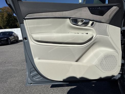 Used 2023 Volvo XC90 B6 Plus w/ Protection Package Premier image 39