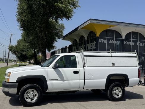 Used 2006 Chevrolet Silverado 2500 W/T RWD image 2