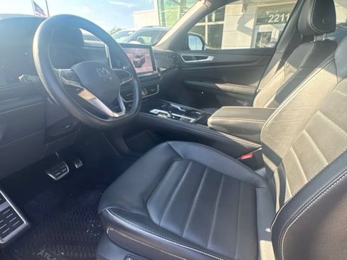 Used 2024 Volkswagen Atlas Cross Sport SEL R-Line AWD/4WD image 14