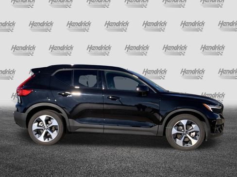 Used 2025 Volvo XC40 B5 Plus image 11
