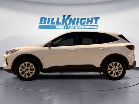Used 2025 Ford Escape Active AWD/4WD image 2