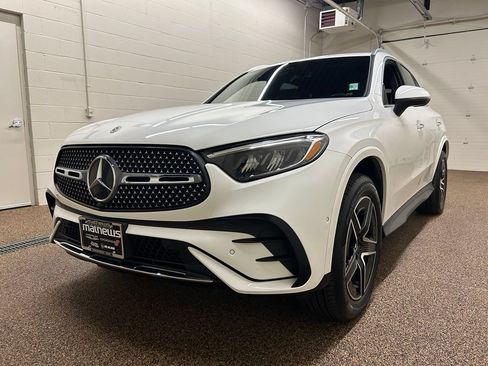 Used 2025 Mercedes-Benz GLC 350e 4MATIC image 5