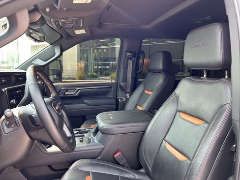 Used 2025 GMC Sierra 2500 AT4 w/ AT4 Premium Plus Package AWD/4WD image 11