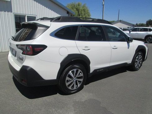 Used 2023 Subaru Outback Premium AWD/4WD image 6