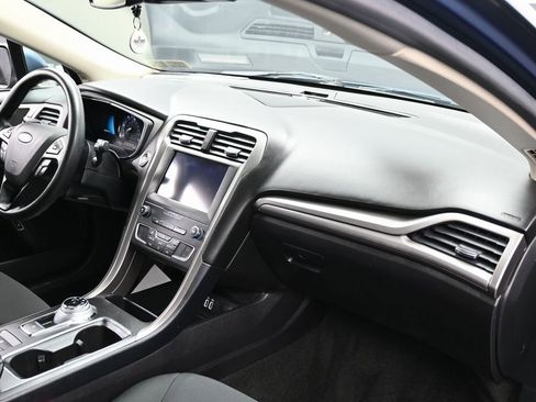 Used 2019 Ford Fusion SE image 33