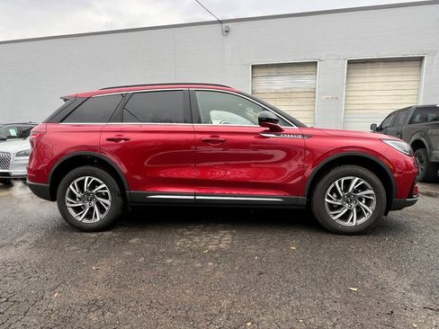 New 2026 Lincoln Corsair Premiere image 3