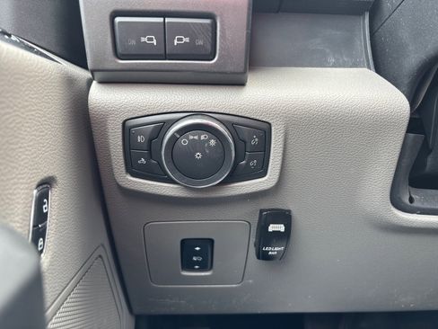 Used 2016 Ford F150 XLT w/ Equipment Group 302A Luxury AWD/4WD image 24