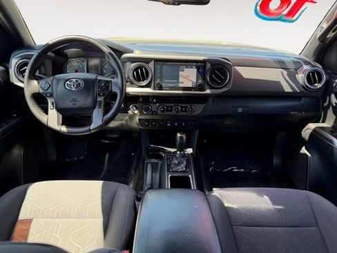 Certified 2018 Toyota Tacoma TRD Off-Road w/ Technology Package AWD/4WD image 10