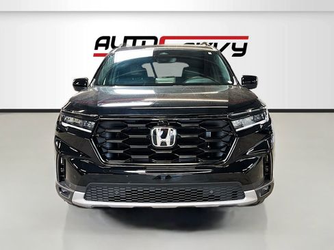 Used 2025 Honda Pilot TrailSport image 2