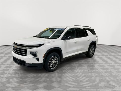 Certified 2025 Chevrolet Traverse LT image 5