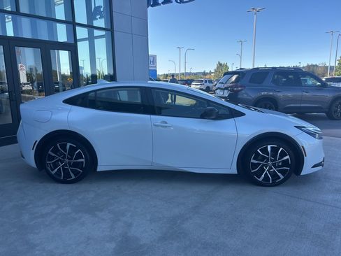 Used 2023 Toyota Prius Prime image 4
