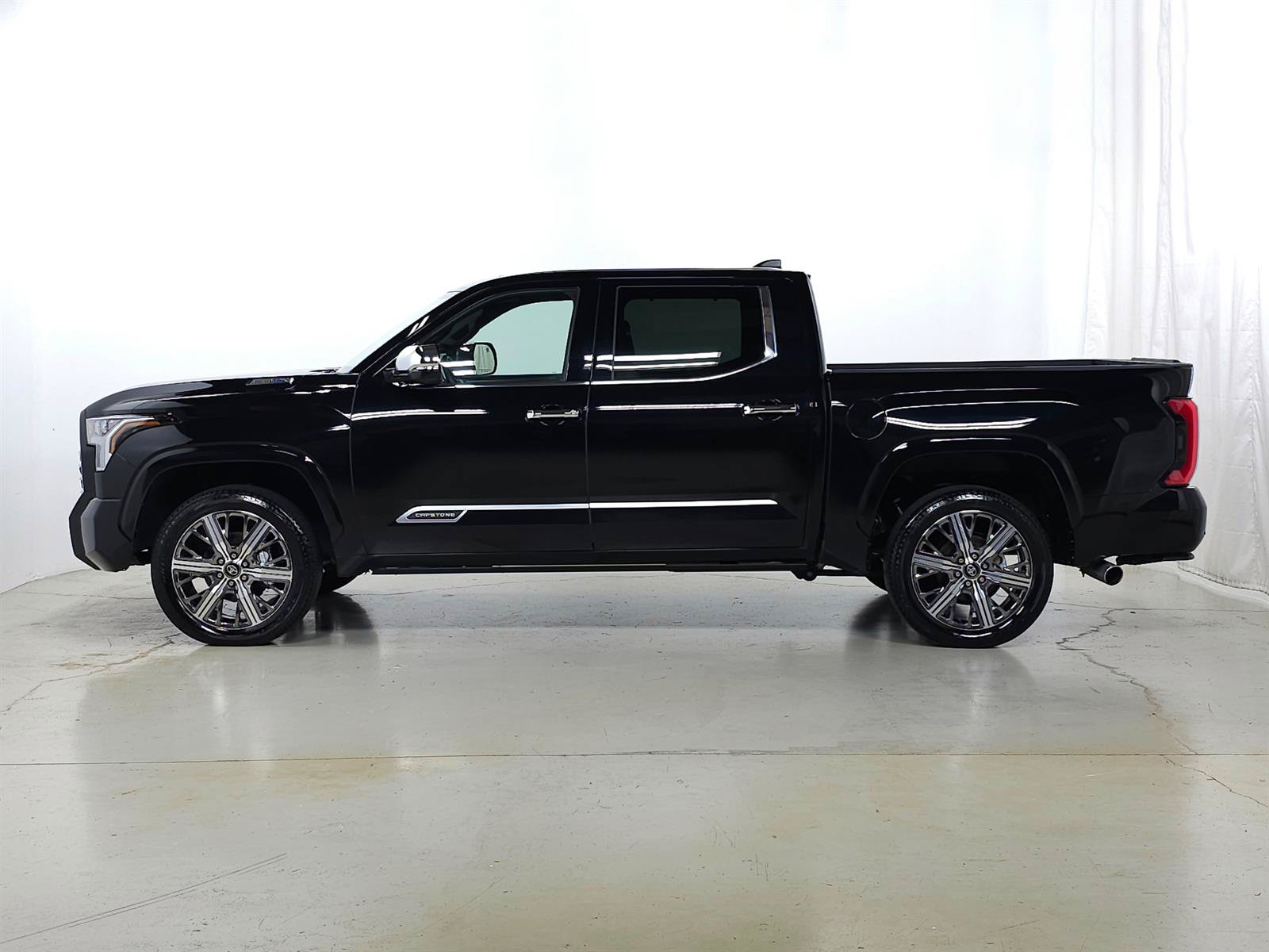 Used 2025 Toyota Tundra Capstone AWD/4WD image 4