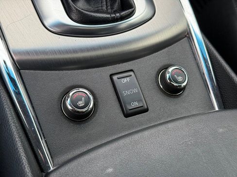Used 2011 INFINITI G37 x Sedan w/ Premium Pkg image 26