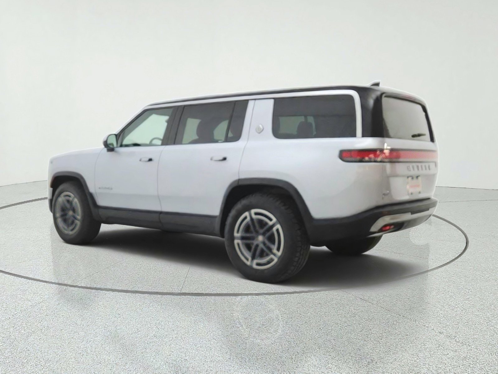 Used 2025 Rivian R1S Adventure Dual AWD/4WD image 7