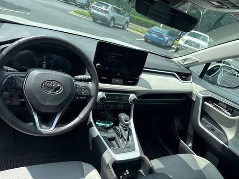 Used 2023 Toyota RAV4 Limited FWD image 7