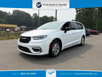 Used 2024 Chrysler Pacifica Touring-L