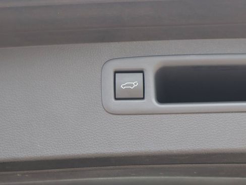 Used 2023 Toyota Highlander XLE FWD image 18