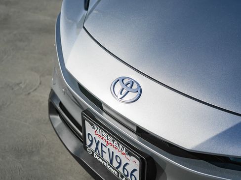 Used 2024 Toyota Prius LE FWD image 3