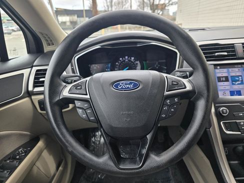 Used 2019 Ford Fusion SE FWD image 15