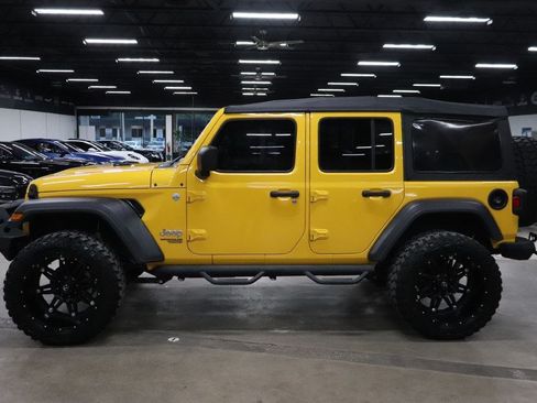 Used 2019 Jeep Wrangler Unlimited Sport S AWD/4WD image 2