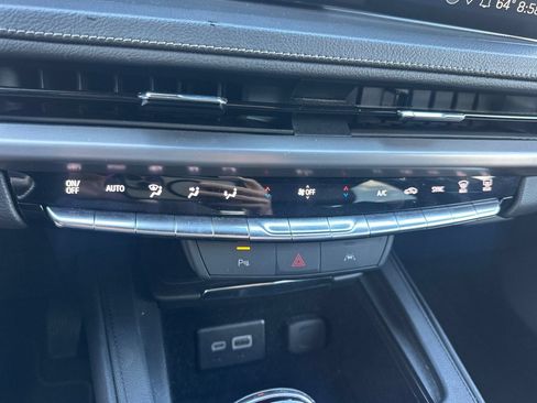 Used 2025 Cadillac XT4 Premium Luxury FWD image 26
