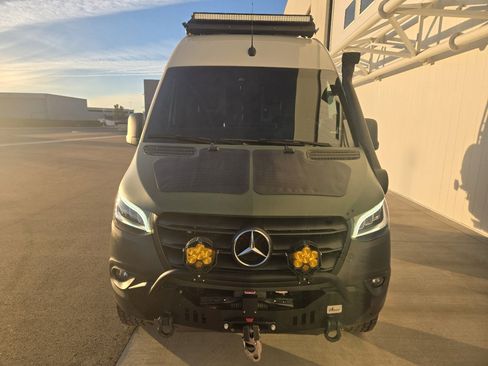 Used 2020 Mercedes-Benz Sprinter 2500 image 4