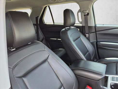 Used 2023 Ford Explorer XLT w/ Equipment Group 202A RWD image 15