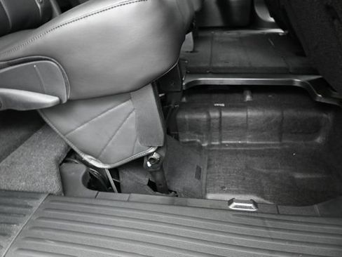 Used 2025 Chrysler Pacifica Select FWD image 13