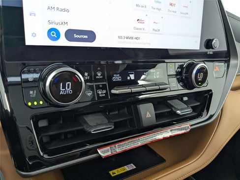 Used 2025 Toyota Highlander Platinum image 21