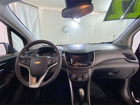 Used 2022 Chevrolet Trax LT w/ LT Convenience Package image 33