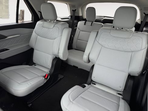 New 2026 Ford Explorer Platinum image 16