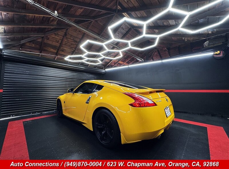 Used 2009 Nissan 370Z Coupe RWD image 4