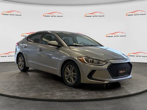 Used 2017 Hyundai Elantra SE image 5