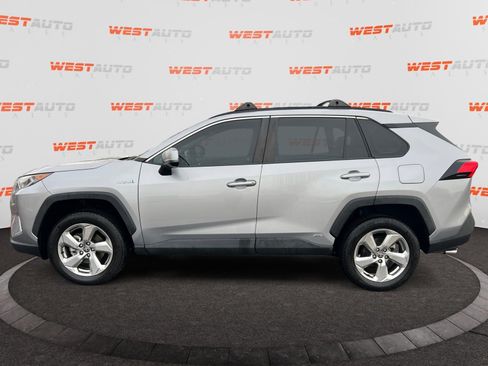 Used 2021 Toyota RAV4 XLE Premium image 2
