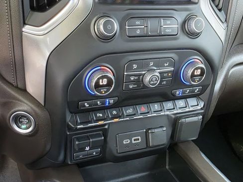 Used 2021 Chevrolet Silverado 1500 LTZ AWD/4WD image 25