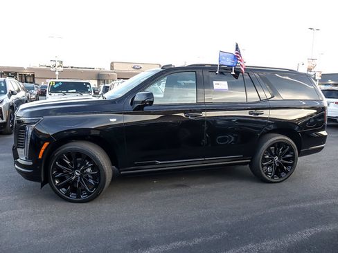 Used 2026 Cadillac Escalade Platinum Sport w/ LPO, ONYX Package AWD/4WD image 5