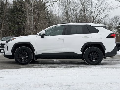 Used 2019 Toyota RAV4 LE image 9