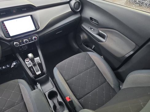 Used 2019 Nissan Kicks S FWD image 20