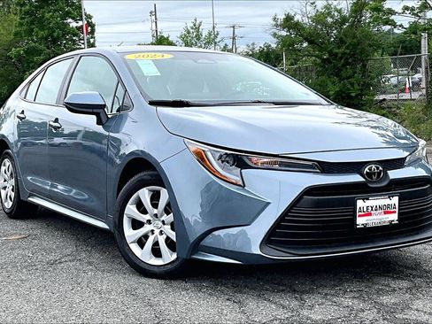 Used 2024 Toyota Corolla LE FWD image 2