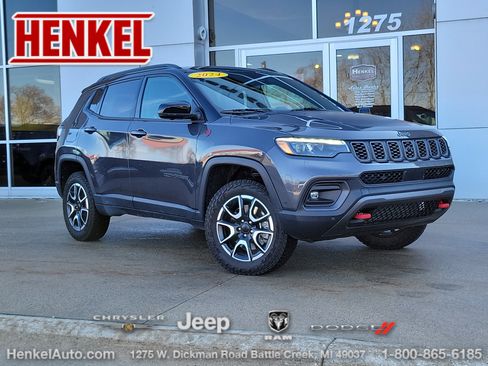 Used 2024 Jeep Compass Trailhawk w/ Trailhawk Elite Group image 1