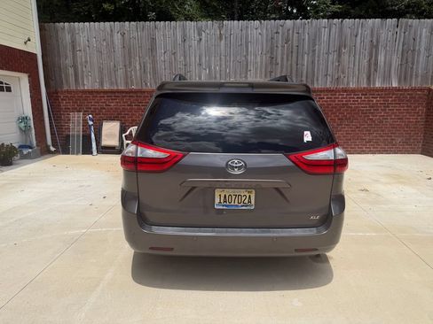 Used 2015 Toyota Sienna XLE w/ XLE Navigation Package FWD image 6