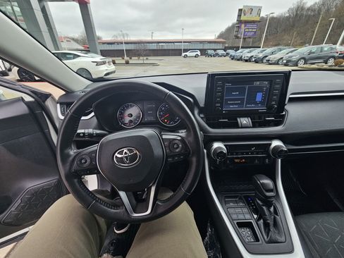 Used 2021 Toyota RAV4 XLE w/ Convenience Package image 17