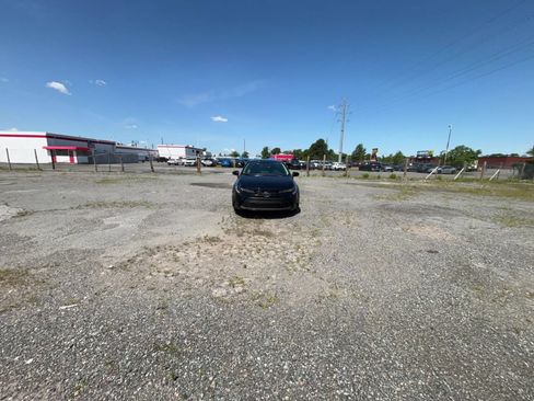 Used 2025 Toyota Corolla LE FWD image 9
