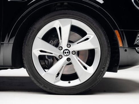 Used 2018 Bentley Bentayga AWD/4WD image 39