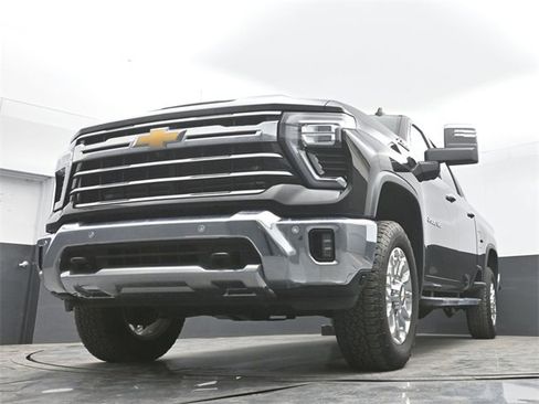 Used 2025 Chevrolet Silverado 2500 LTZ w/ LTZ Convenience Package image 43