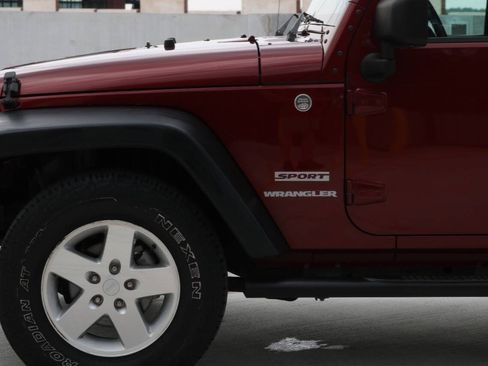 Used 2010 Jeep Wrangler Rubicon w/ PWR Convenience Group AWD/4WD image 34